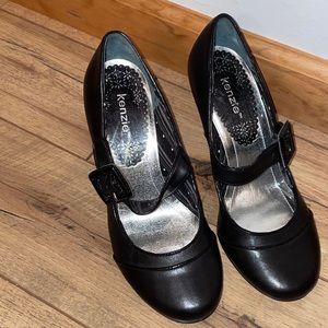Black Kenzie heels